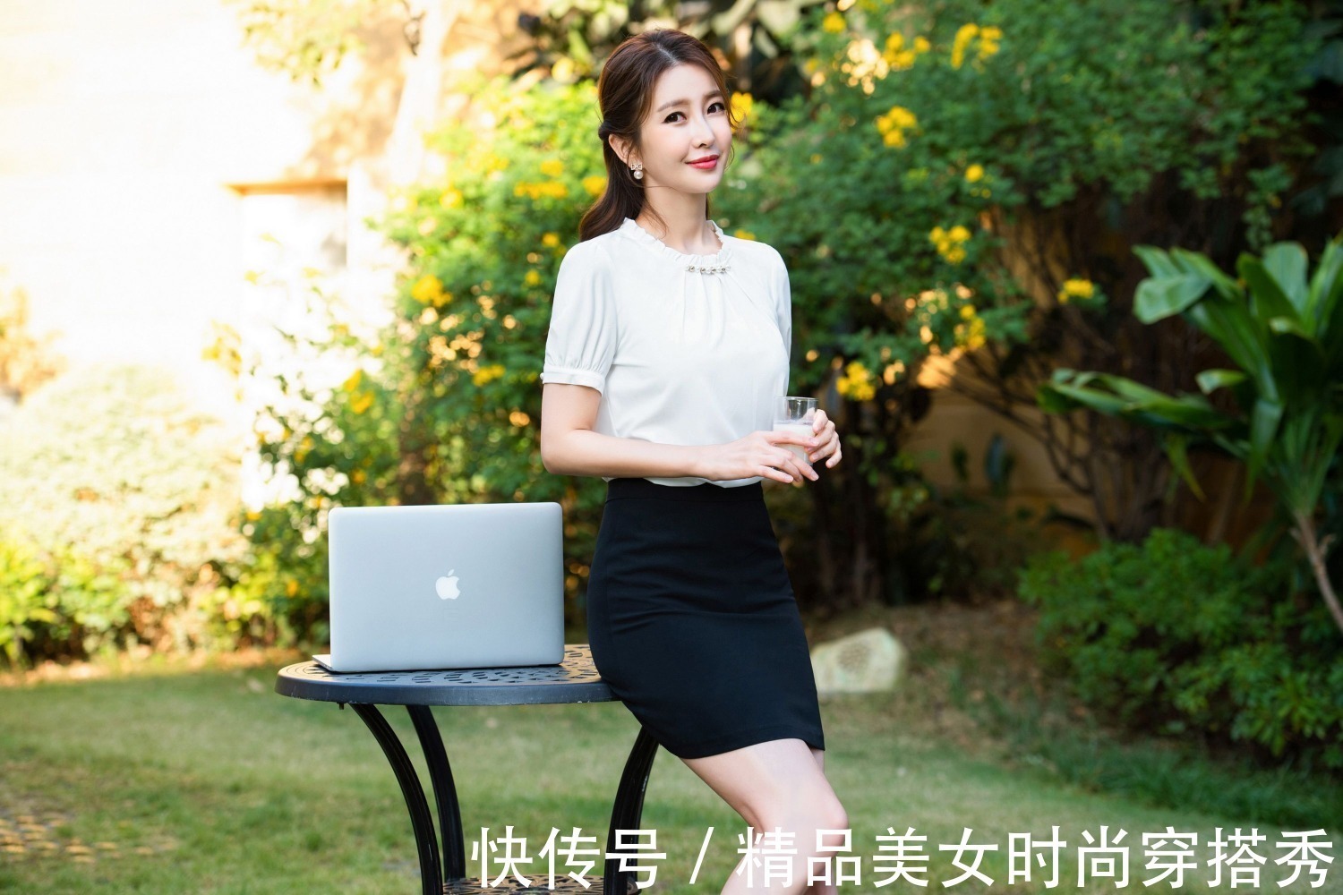 衬衫 白色衬衫搭配黑色短裙,干练柔美,尽显优雅气质