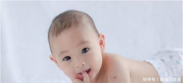 宝宝迟迟不开口？引导孩子说话有窍门，手势、动作、眼神都很重要