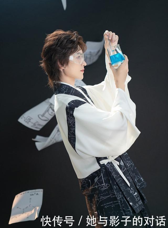 汉服|店家真会玩,把“它”融入汉服,网友谁敢穿这个去考试