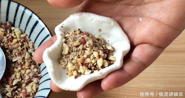 粽叶不要包粽子了,教你懒人做法,软糯香甜,比粽子简单又好吃