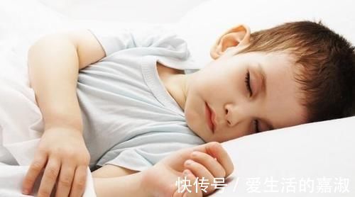 身高发育|孩子睡觉时，有2个时间段或许是长高的黄金时间，家长不要错过！