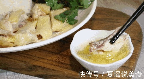 白切鸡别直接下锅煮！多加“这一步”，肉质更鲜嫩
