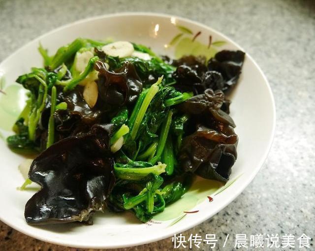 奶奶祖传的四款黑木耳吃法,千金都不换的秘方,越嚼越有味,很棒