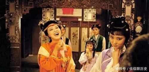 凤姐与黛玉乃是闺蜜,为何在宝钗生日宴上,凤姐却嘲笑黛玉像戏子