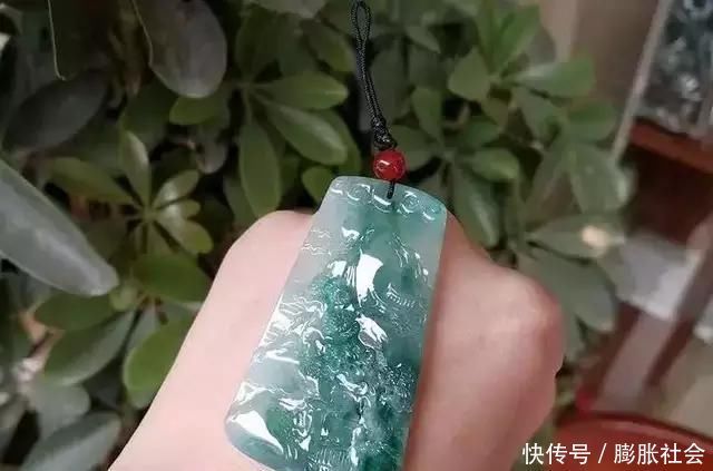 跟老缅折腾半天才买下的赌石,朋友说我没眼光,起货后感觉这钱花的值