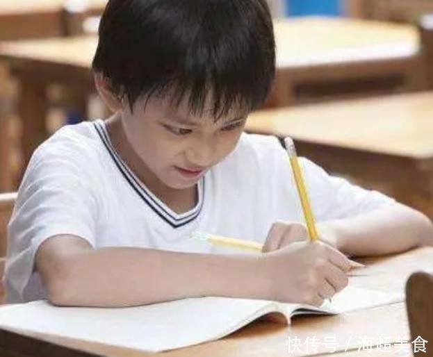 孩子|小学生作文得0分,妈妈想打娃,爸爸看卷子后:以后去德云社发展