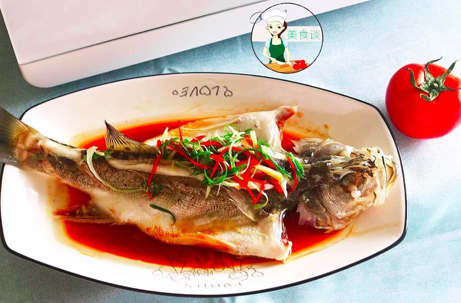 清蒸鱼|做清蒸鱼时,加蒸鱼豉油、加生抽都不对,老师傅教你正确做法