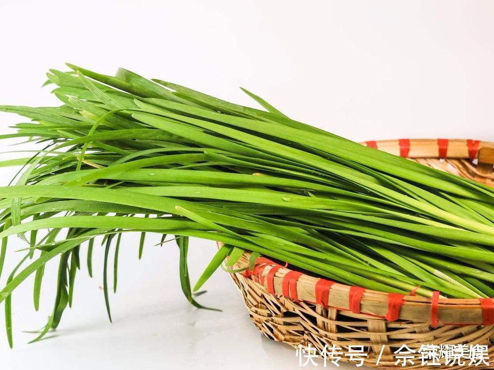 买韭菜学问多，挑宽叶还是细叶，选白根还是红根，看完涨知识了