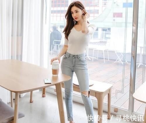 快乐的女人 气质独特紧身牛仔裤小姐姐,苗条好身材,轻松穿出不一样的美!