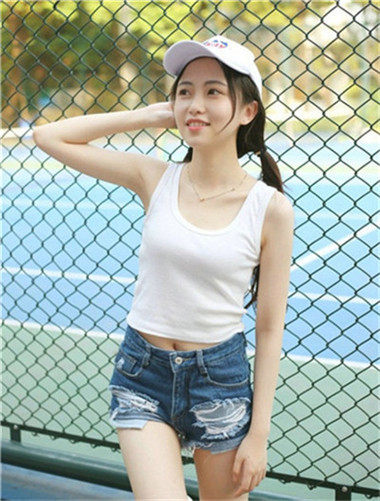 大方|街拍简洁大方的小姐姐,轮廓性感分明,凸显女神的魅力