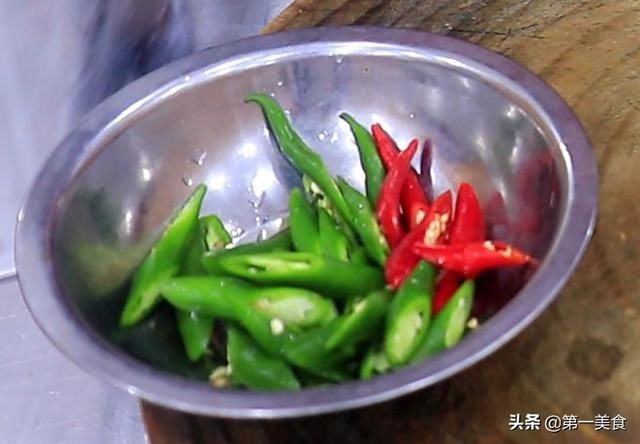 入味|百吃不厌的“鸭肉”做法，香辣入味，鲜嫩不柴，全家人都爱吃