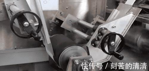 手帕纸，是怎么被叠得整整齐齐并打成小包的