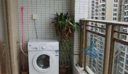 阳台|为什么越来越多人不把洗衣机放阳台？听师傅说完，后悔家里放错了