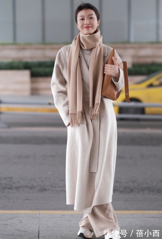 小姐姐 奔三奔四的女人,建议多穿“大衣”,时髦的搭配公式,帮你选好了