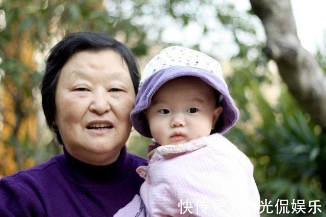 兰兰|医生忠告孩子3岁前,喂4种食物是“害”不是爱,家长要知晓