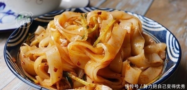 想吃凉皮不用买了,教最简单做法,不用洗面,劲道爽滑张张透亮