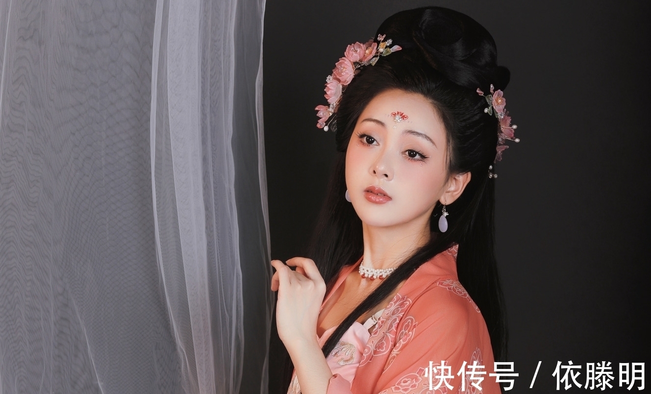 春梅|诗·十首丨欲问春光何处艳?我言月谷柳梢头