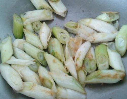 下饭|经典鲁菜葱爆羊肉,香味浓郁解馋下饭,端上桌吃到盘子都舔干净