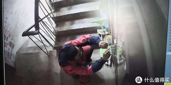 锁孔|房子锁孔被502胶堵了，黑手难确定，打火机和清洗剂能去掉胶水？