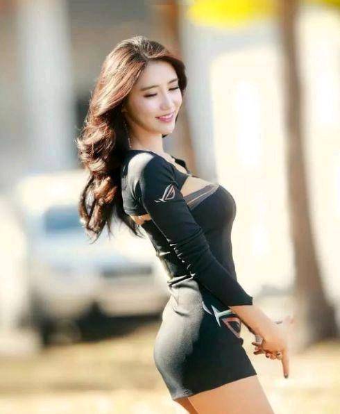 小哥哥 打底裤美女,优雅独特,展现高贵的名媛气质!