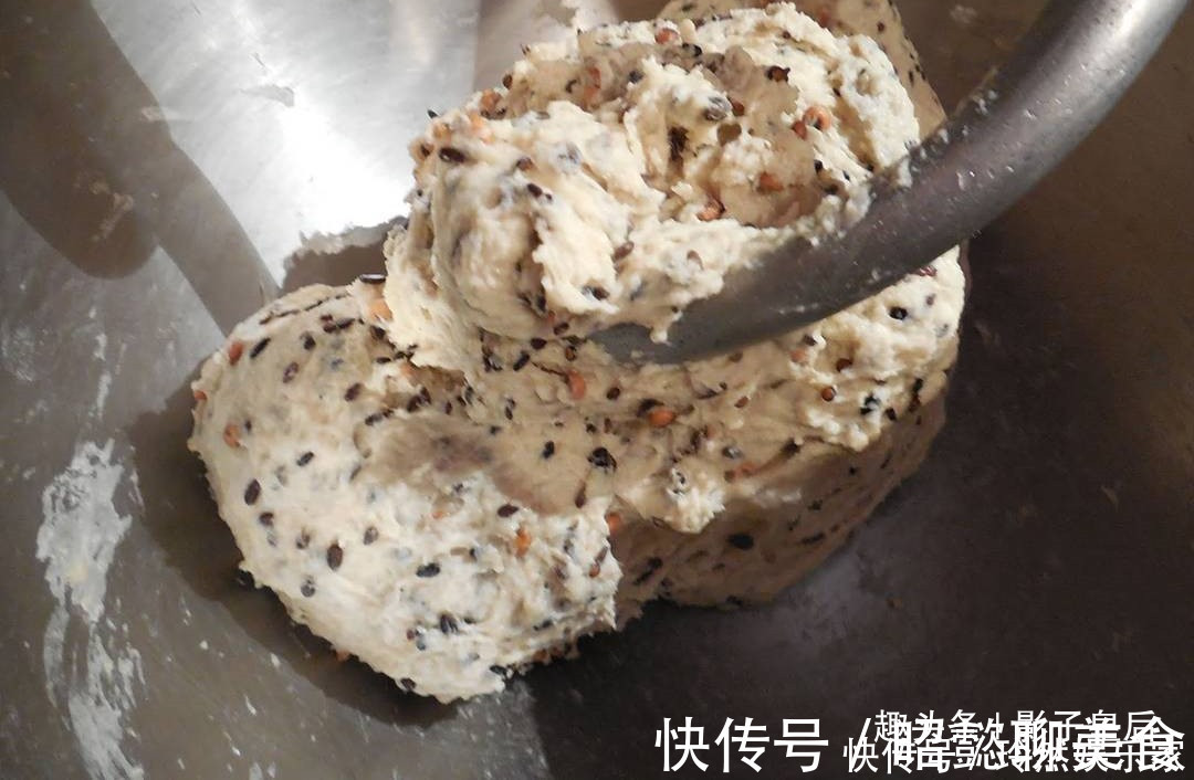 包子|比馒头简单，比包子好吃，我家隔三差五做一次，一出锅就抢光！