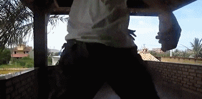 |搞笑GIF段子:如果不牵手,下一个男人一定不是你!