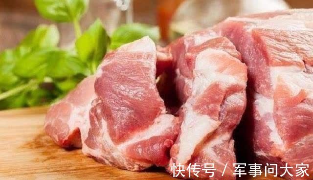 做辣椒炒肉，肉先别急着下锅，学会这3招，就连辣椒都是香的！