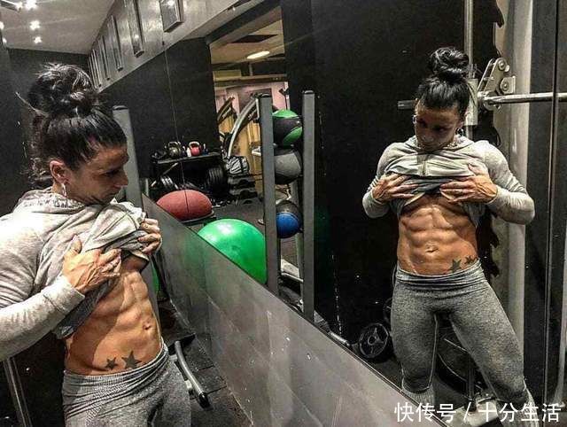 高冷|高冷女生练出搓衣板腹肌，6个虐腹动作走起来