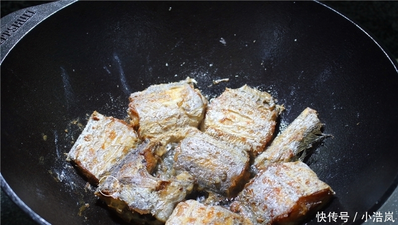 教您一款好吃的带鱼,十五分钟出锅,香酥可口不粘锅,一点不腥