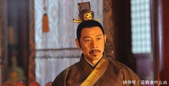 老人打扫祠堂时发现一本族谱,经专家鉴定全村都是皇室后裔!