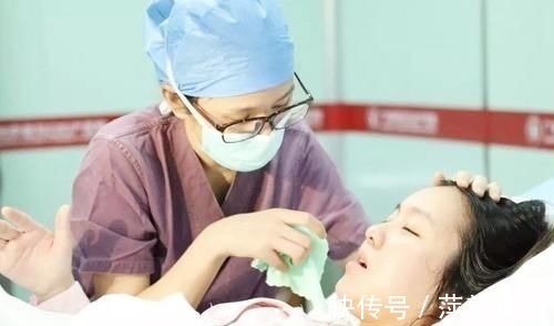 产后|分娩结束后,男医生又把手伸进产妇肚子里,别急骂医生是为了你好