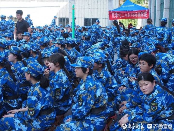 军训|青春气息爆棚，山东师范大学数千新生刻苦军训