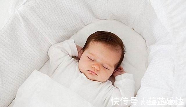 弯曲|影响宝宝脊柱发育的错误做法,家长要收藏了