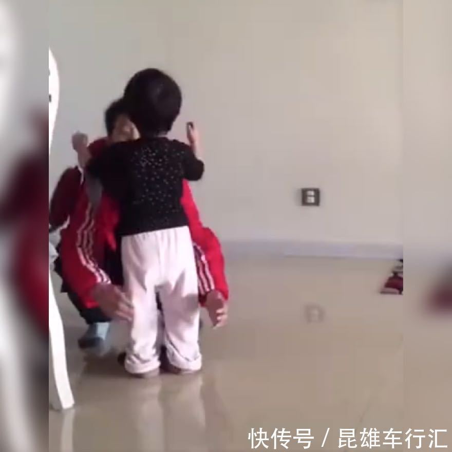 哥哥|妹妹看到爸爸和哥哥回家,忽视爸爸求哥哥“抱抱”火了:太有爱啦