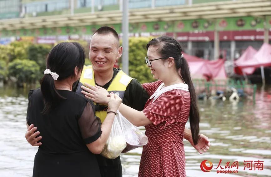 新乡|看到儿子的额头，妈妈哽咽着说不出话来