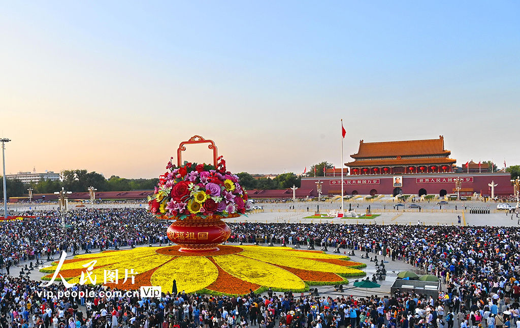 祝福祖国|北京：“祝福祖国”主题花坛成热门打卡地