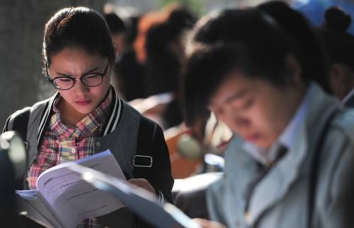 喜欢|为什么农村大学生比起考研，更喜欢考公务员？这4点原因不容忽视