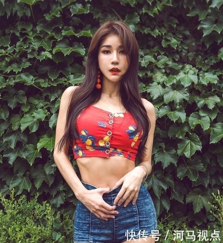 搭配|街拍:时尚与颜值的小姐姐,穿衣走心这么搭配也好看!