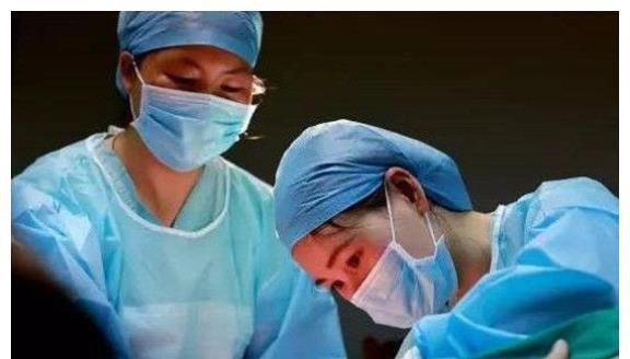 痛苦|产妇顺产时,突然挣扎大声喊“啥东西夹到俺了”,医生:吓了一跳