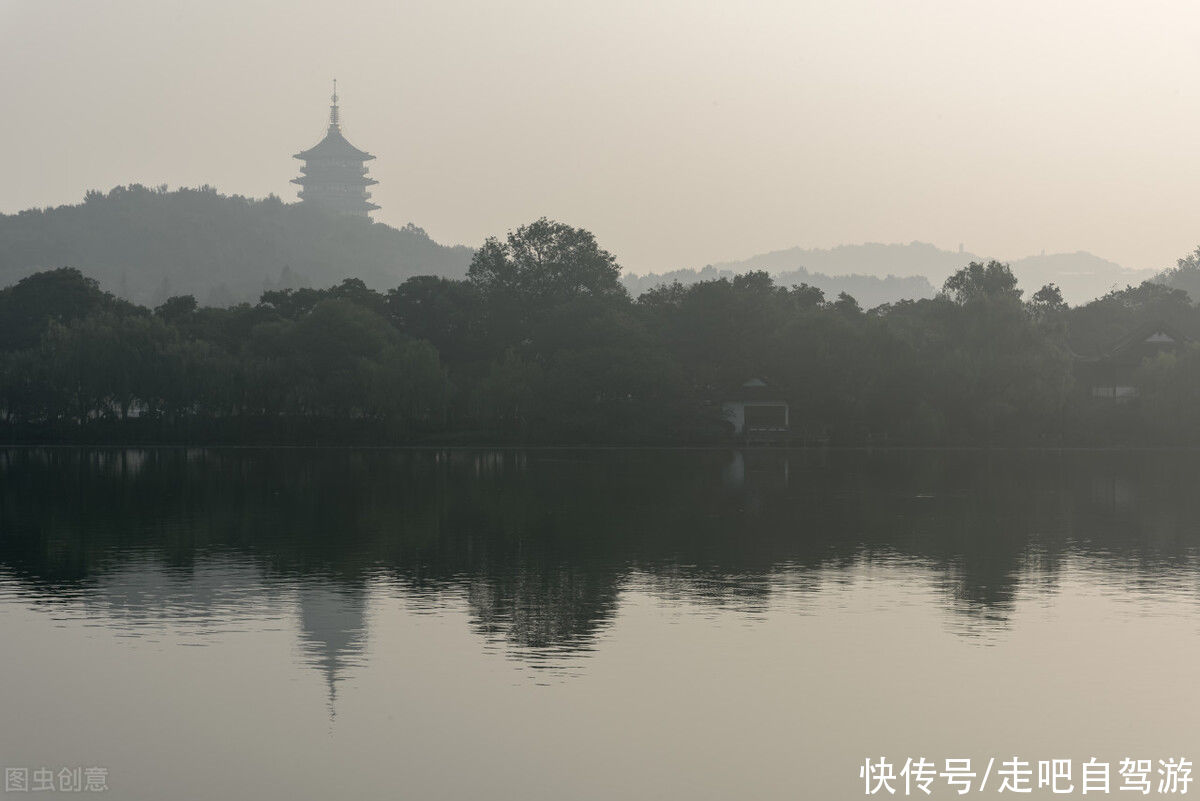 血色|在巴丹吉林沙漠深处，藏着一个神秘迷人的血色湖泊，妖异又美丽