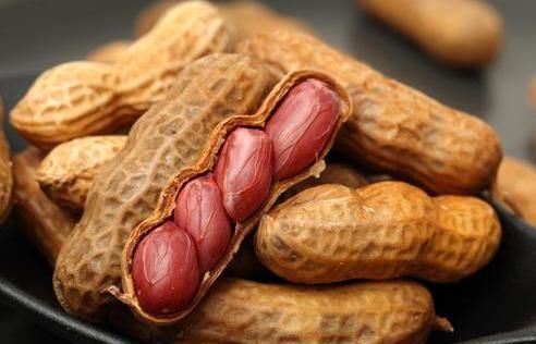 水煮花生时，别只会加盐煮，学会3个小技巧，鲜香入味，真好吃