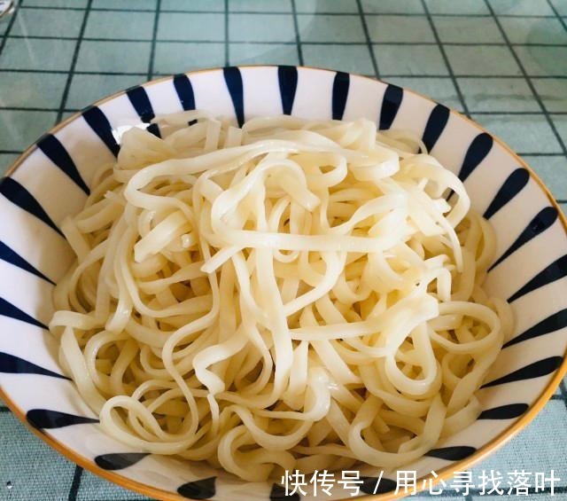 油泼辣子|家常凉面，酸香微辣，美味可口！