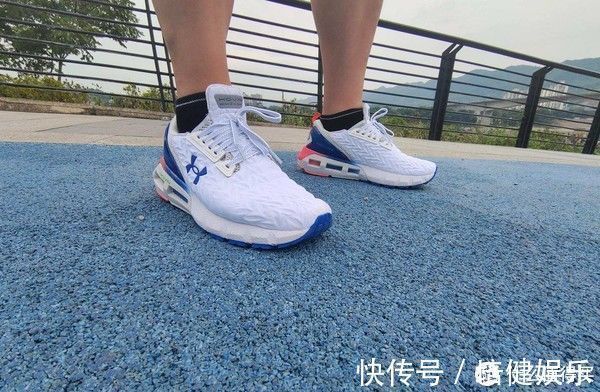 跑鞋 始于颜值,忠于品质:穿安德玛CLONE跑步七次后的心得
