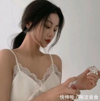 吹风机|女孩子刚洗完头，尽可能做到“这3点”，头发才能迷倒一片异性