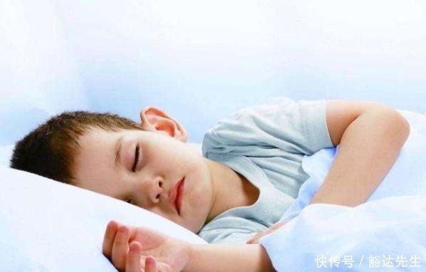 超市|孙子超市里弄碎一盒鸡蛋,店员让赔10盒,被爷爷怼得直接闭嘴了