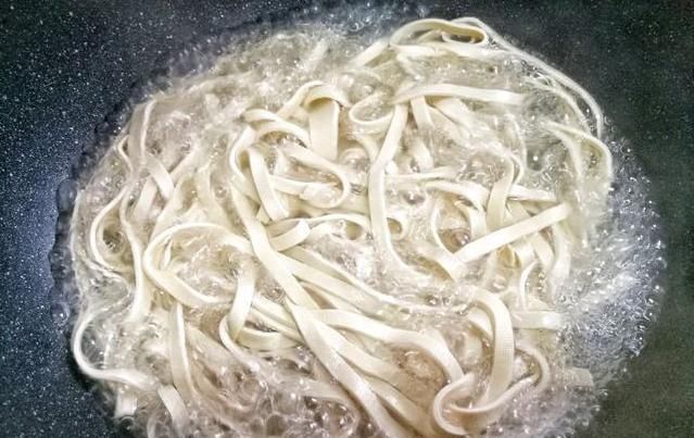  身体|孩子长身体多吃“它”，补钙比牛奶还要强，一张才9毛，不懂可惜