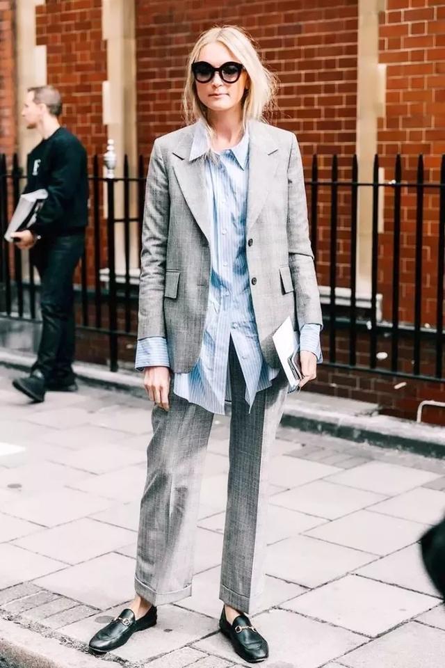 阔腿裤 别再穿高跟鞋了,现在流行''一脚蹬'',搭配阔腿裤,时髦舒适还显高