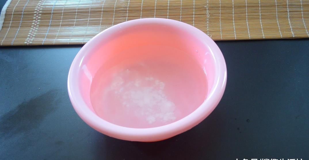 冲洗|凉席脏了别再用水冲洗了, 教你5分钟清洗凉席, 洗的干净还能除螨