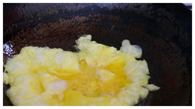 才知道原来面条还能这样吃，不用水煮，比炒面还好吃，太香了