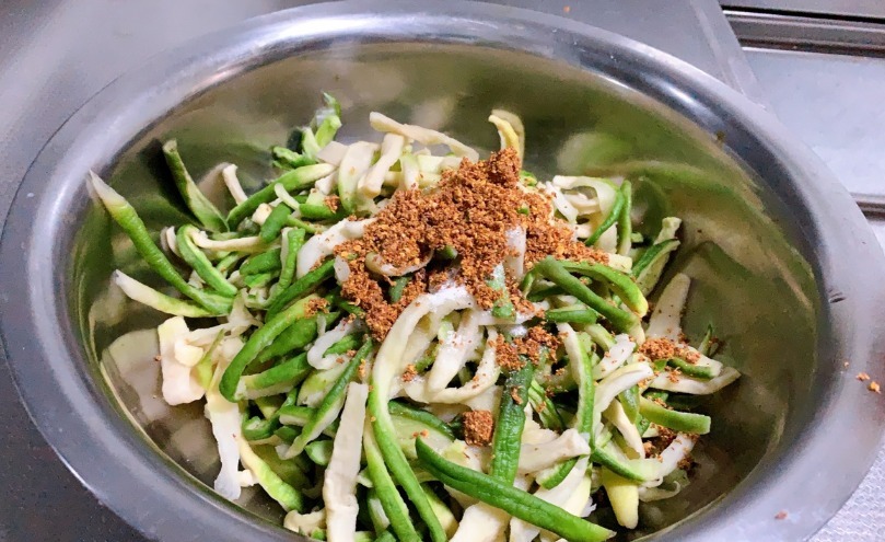 萝卜干直接晒还是直接腌教你60年老方法,脆爽入味,1年不坏